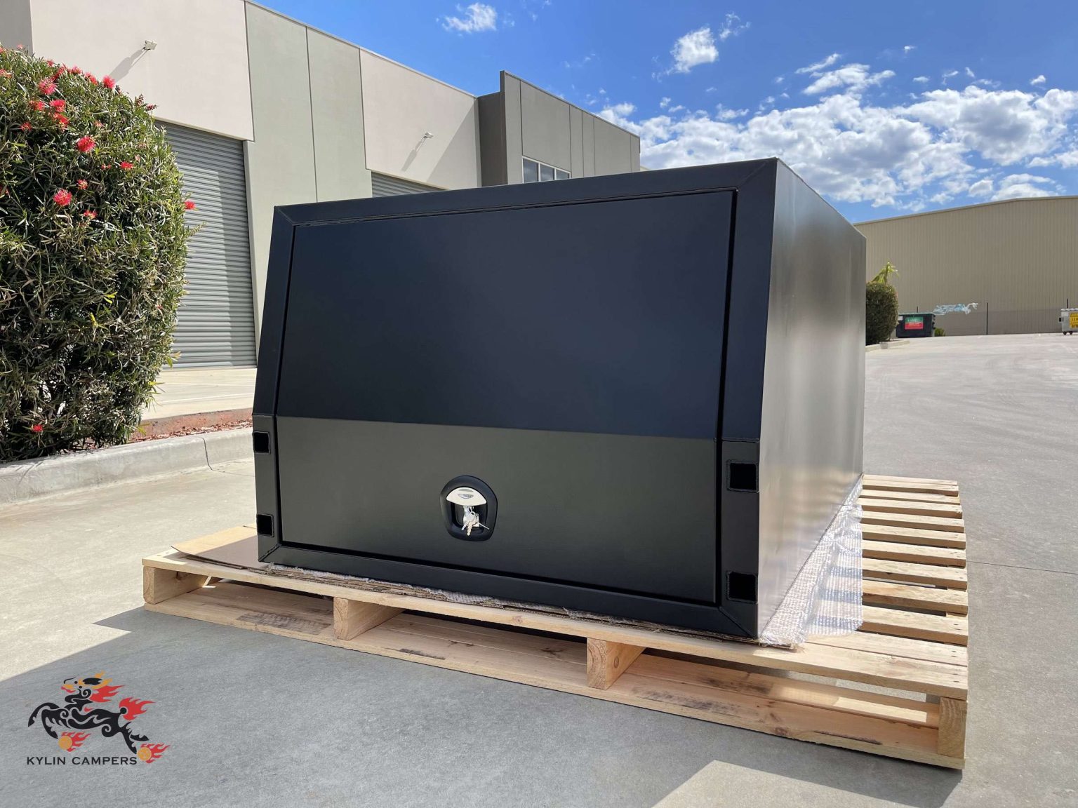 1200mm Long Black Jack off CanopyKylin Campers