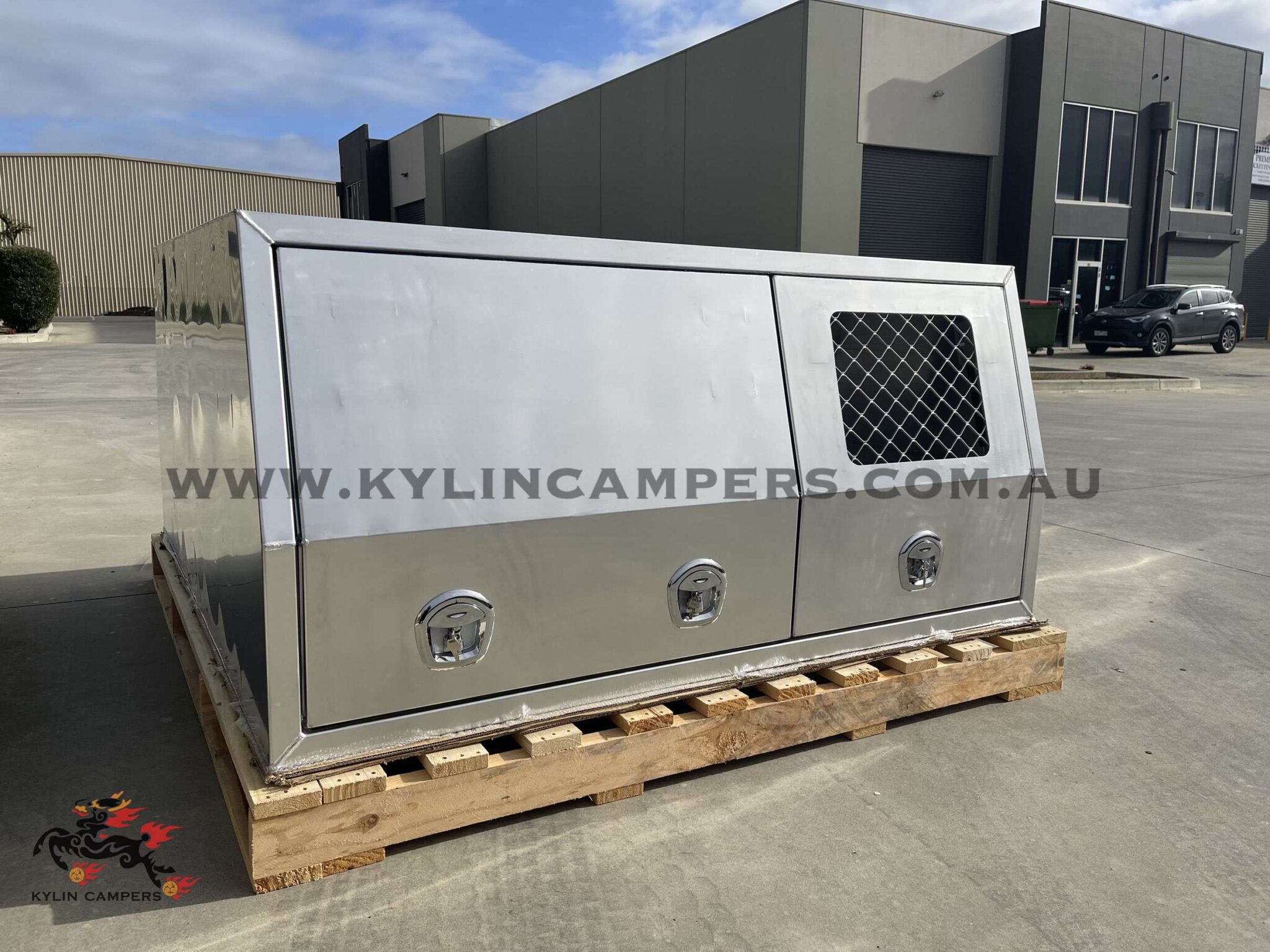 1800L Dual Cab Flat Canopy with 1 Dog box Kylin Campers